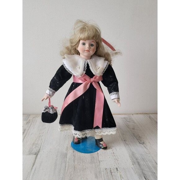 Brinn's Lindsey porcelain doll collectible decor figure - Picture 1 of 16